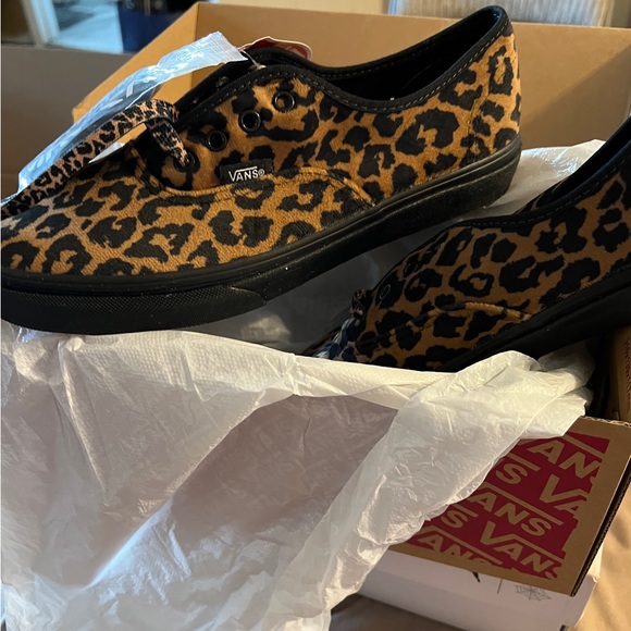 Vans - Picture 5 of 11